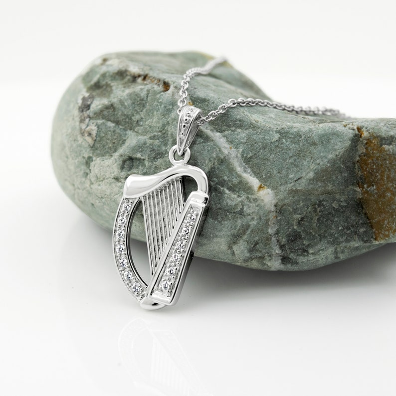 harp pendant