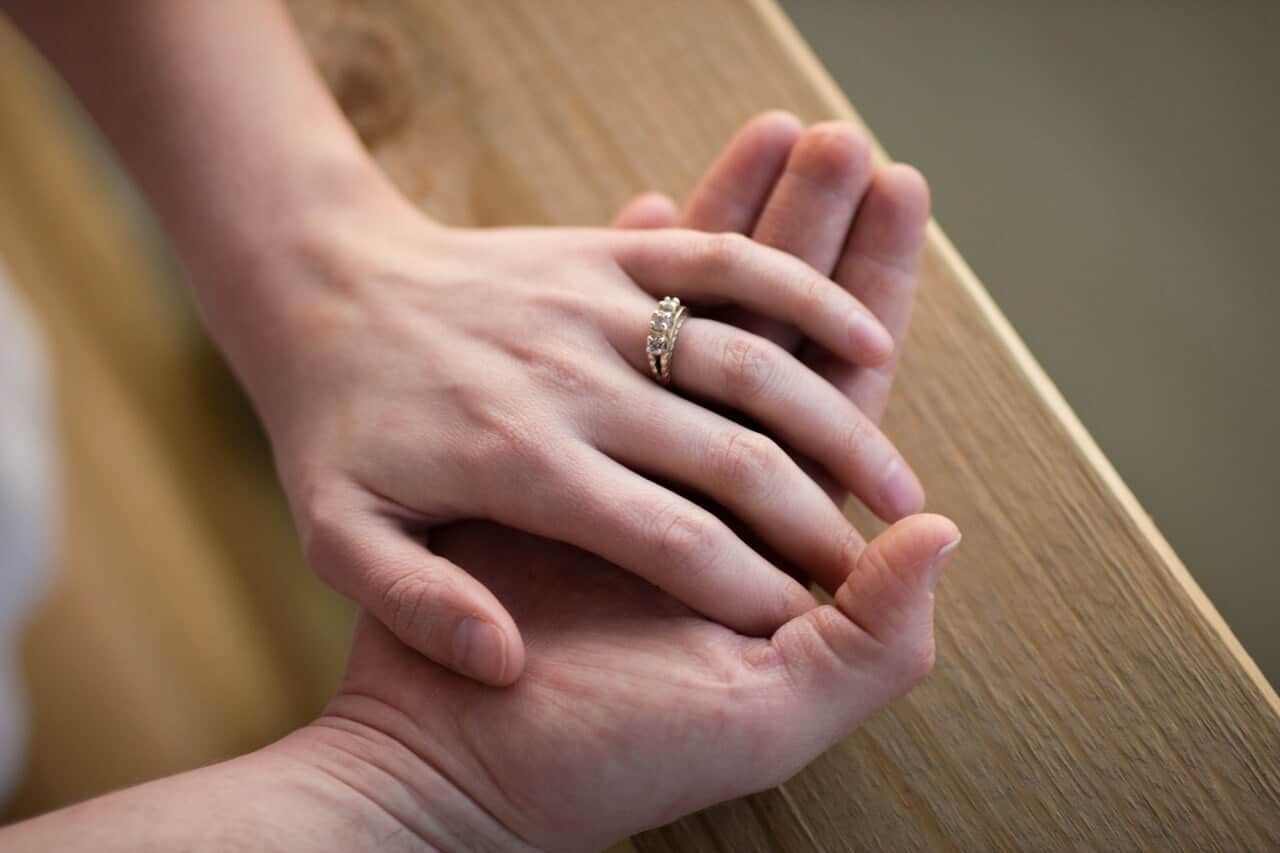 What are the alternatives for diamond engagement rings?