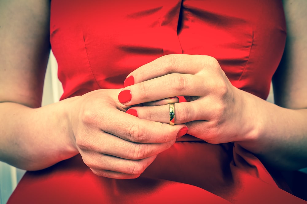 Woman choosing her wedding band width