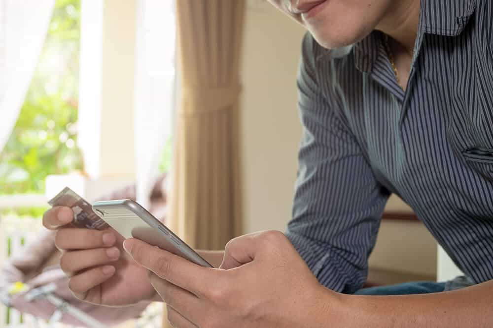 why you should buy your engagement ring online