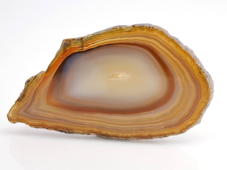 Agate gemstone with rings