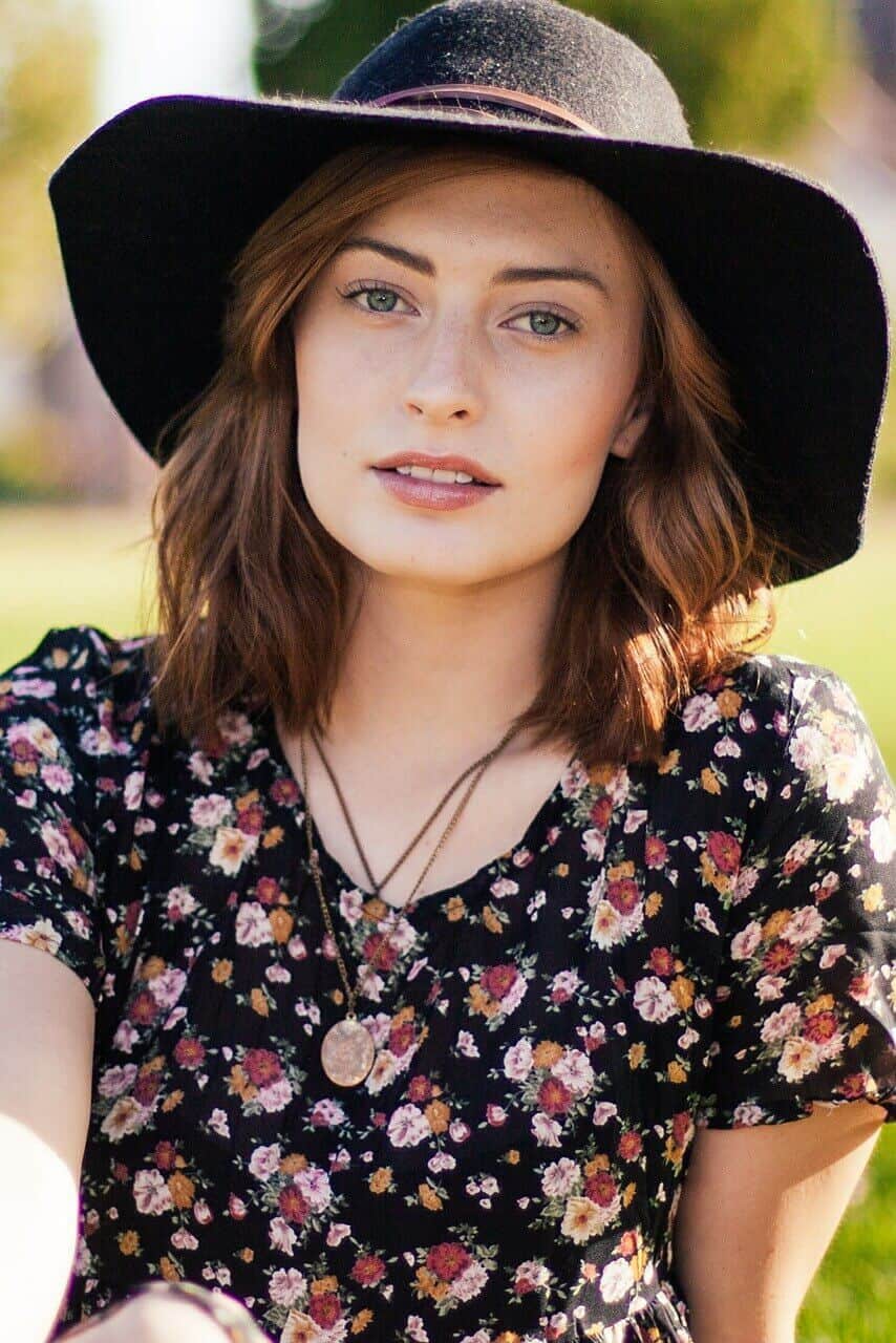 girl wearing rose gold necklace