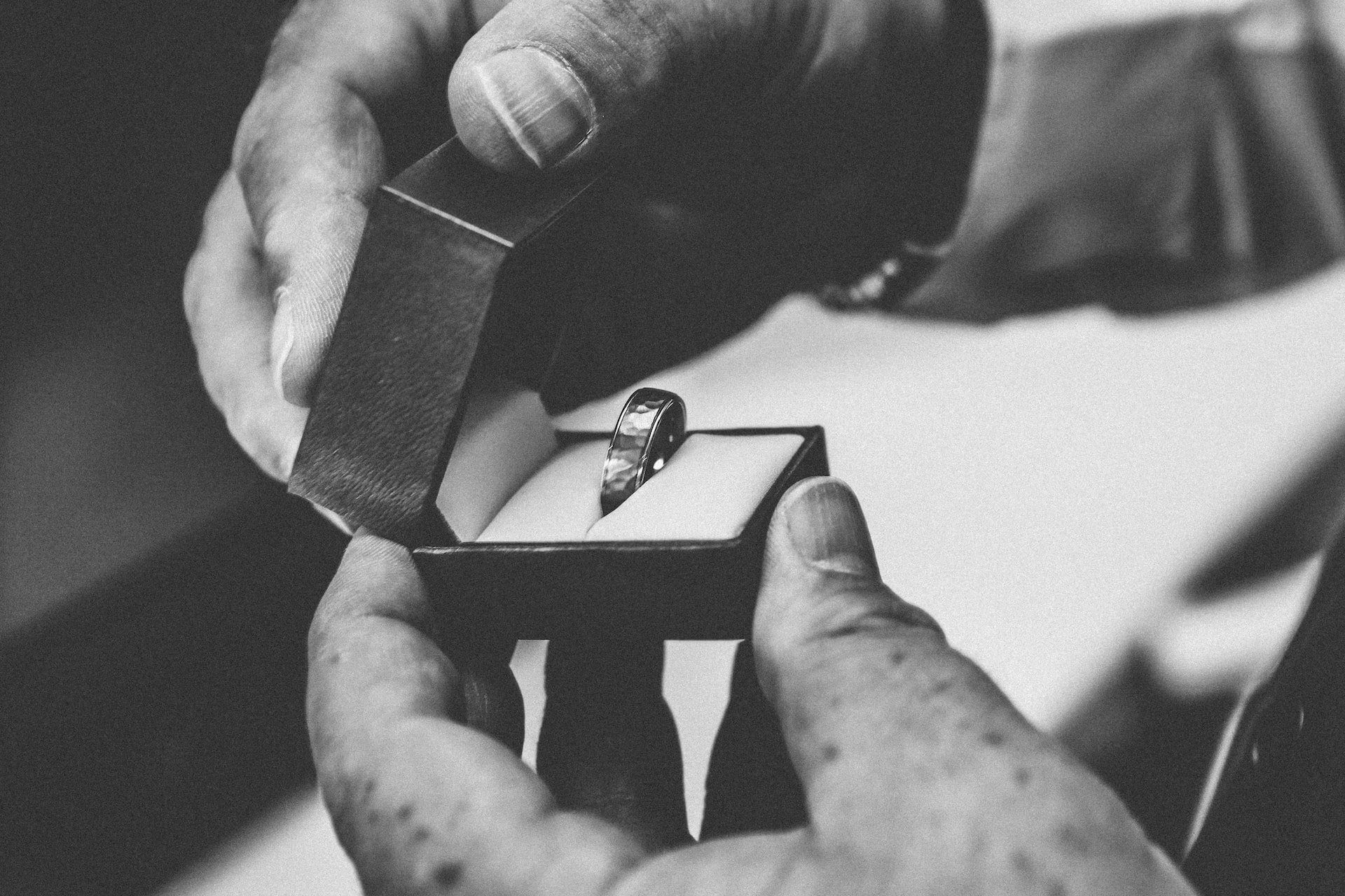 how to clean a tungsten ring