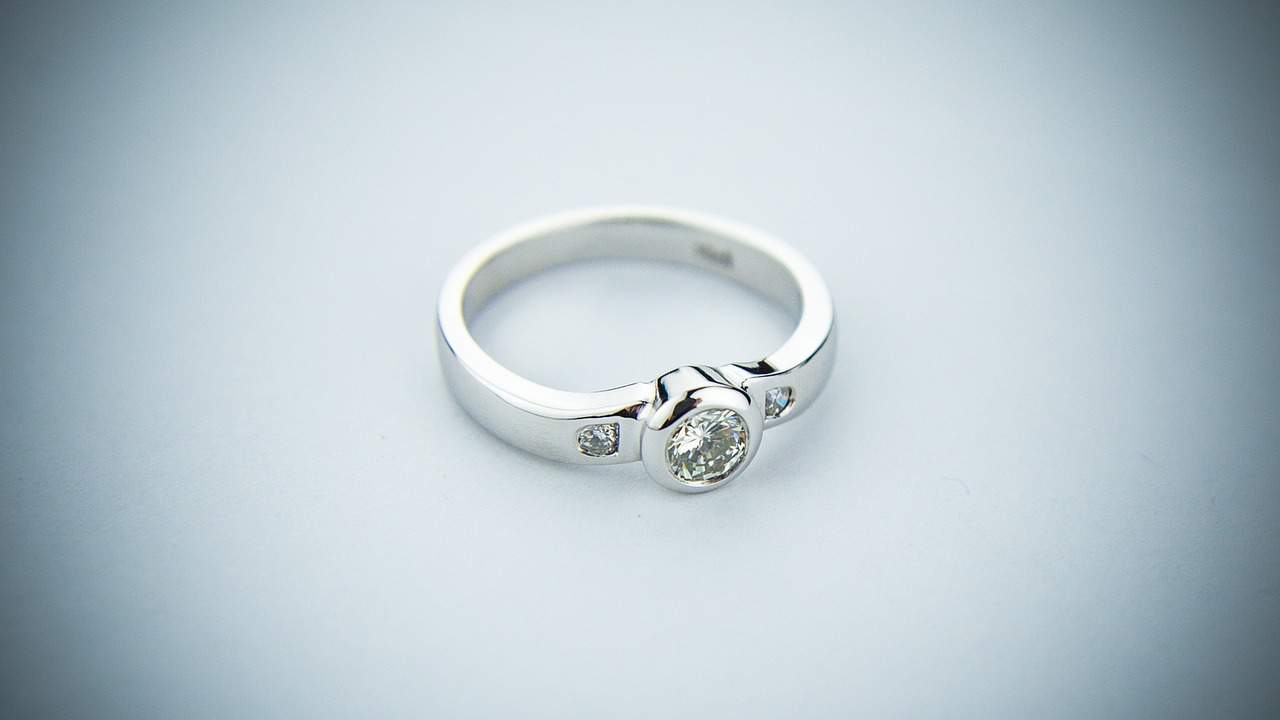 Bezel setting engagement ring