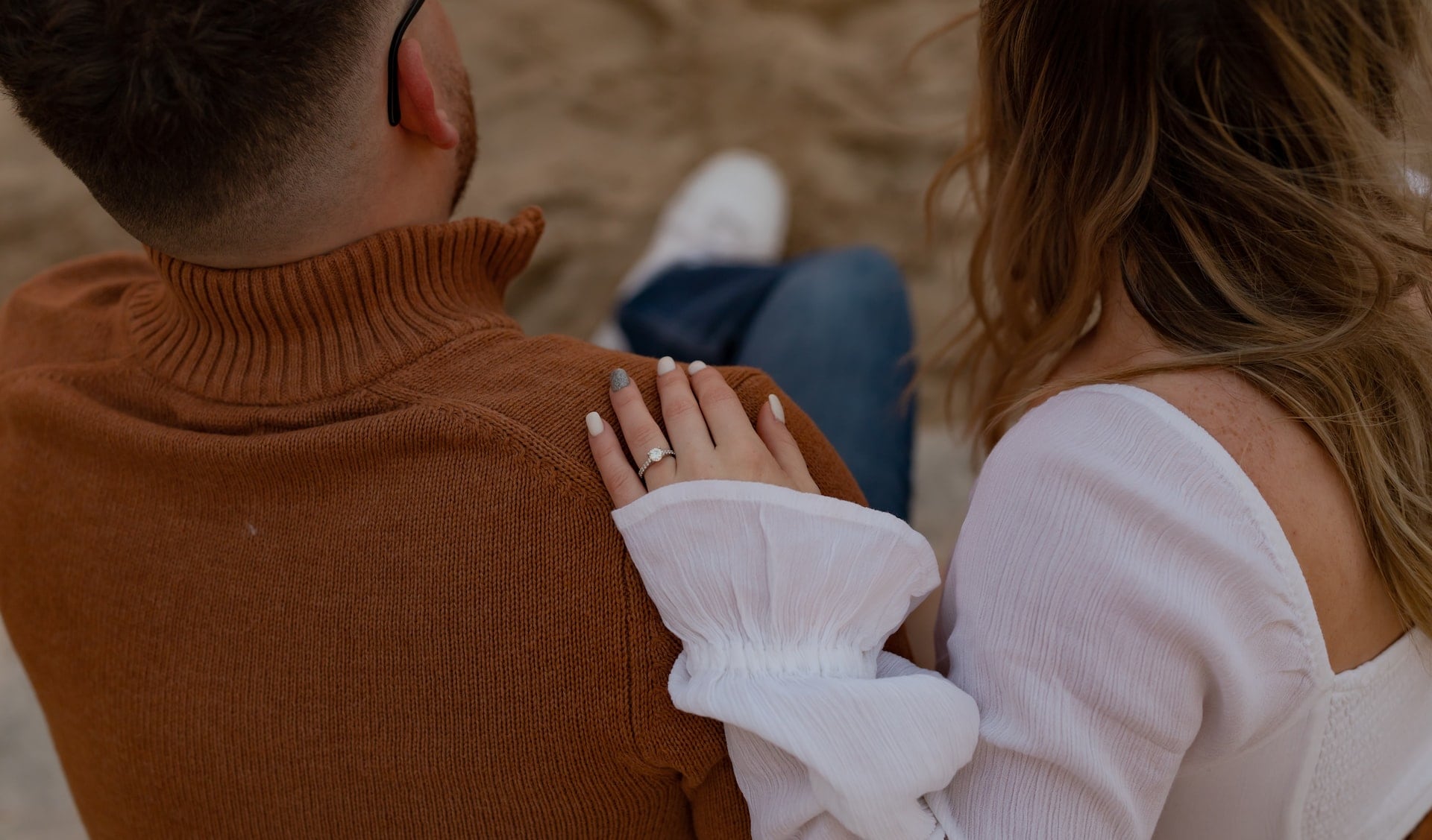 Girl wearing k color diamond ring