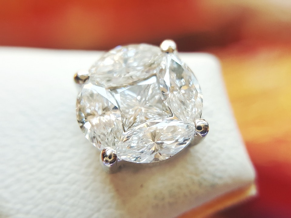 Round lab-created diamond