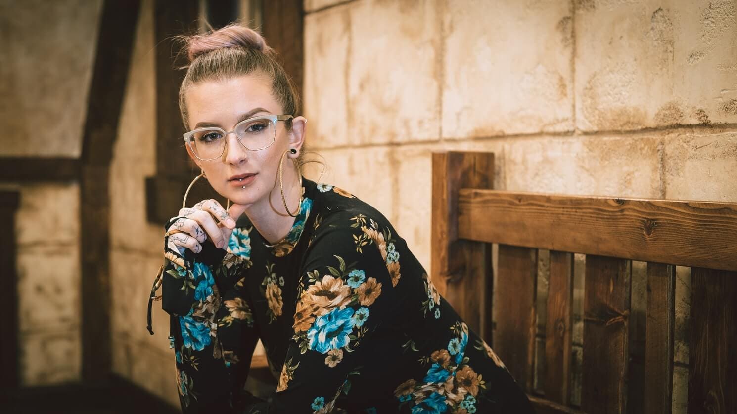 Large hoops for young women