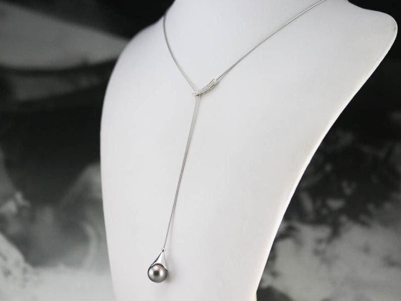 Lariat pearl necklace