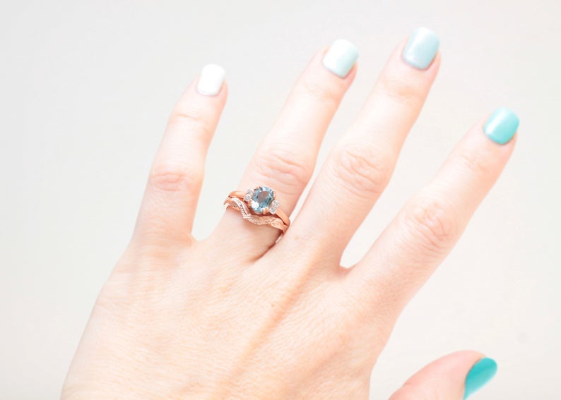 leaf shaped curved band on a finger