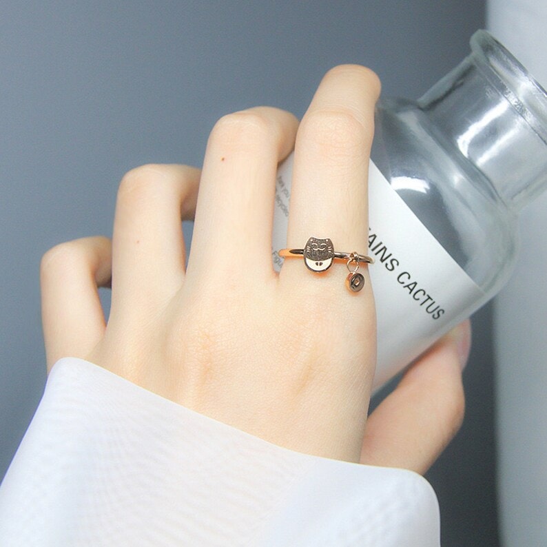 maneki neko stackable ring on the finger