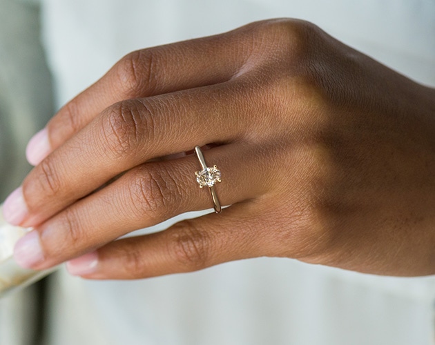 Oval shape engagement ring