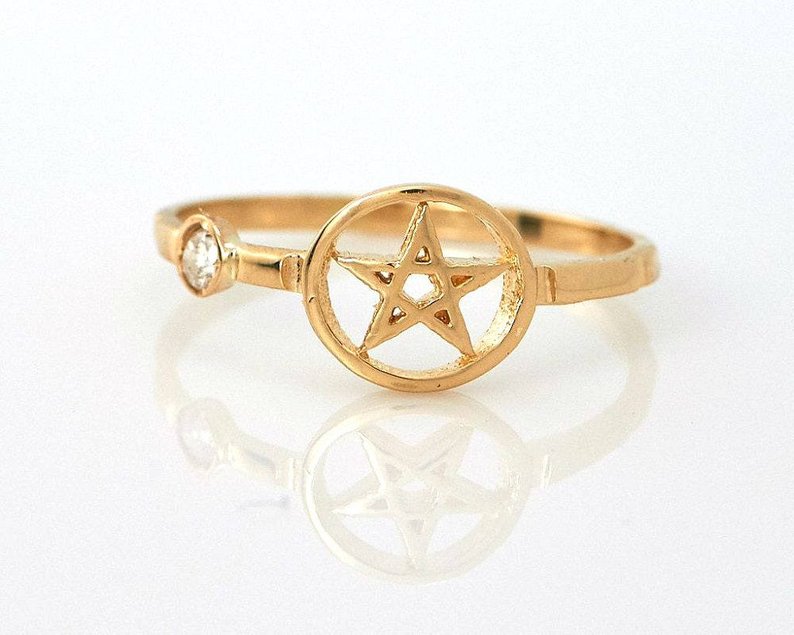 Pentacle ring yellow gold