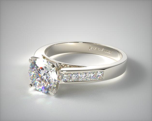 Platinum engagement ring with round shape diamond