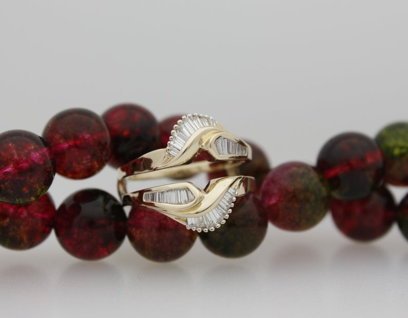 Engagement ring guard with baguette diamonds