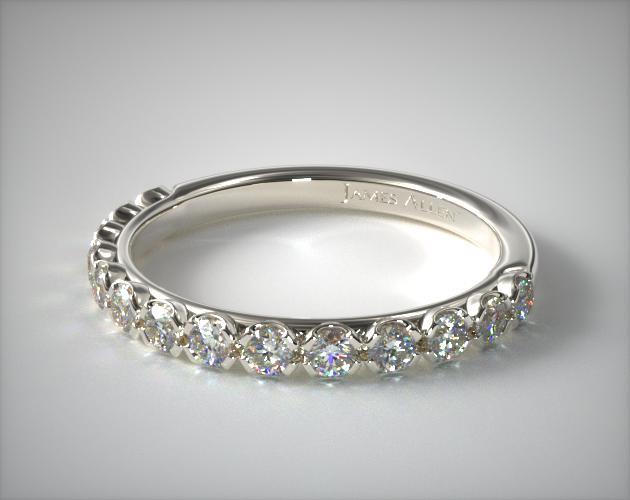 Scalloped pave wedding ring