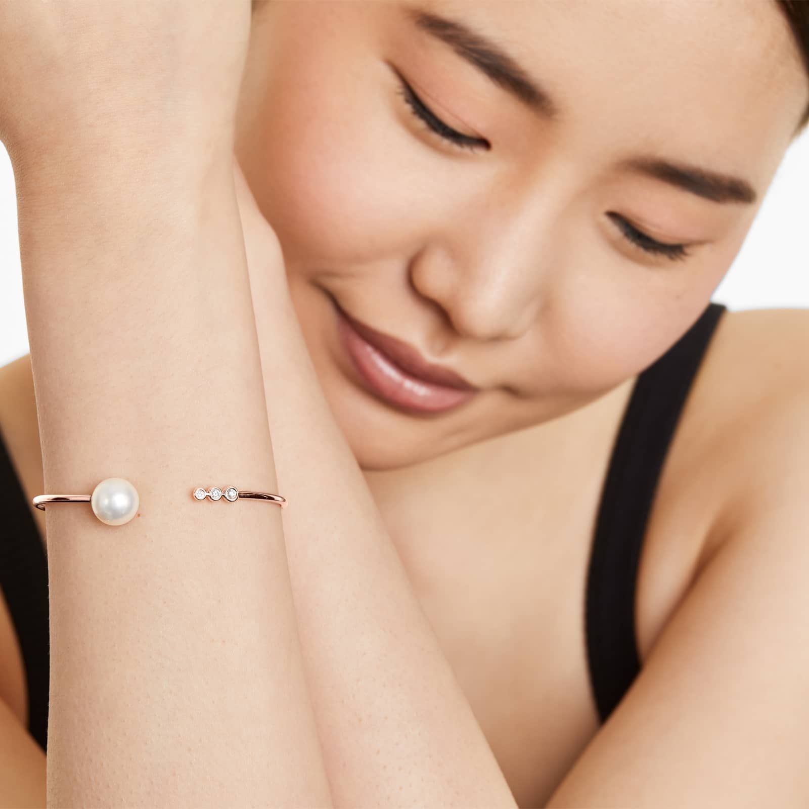 south sea pearl and diamond bangle on the woman's wrist