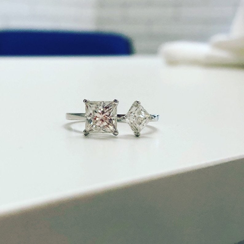 Square diamond moi et toi ring