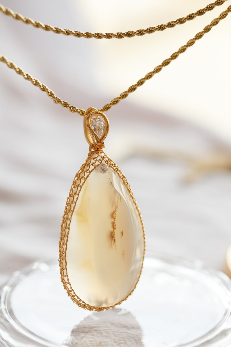 Stylish agate pendant