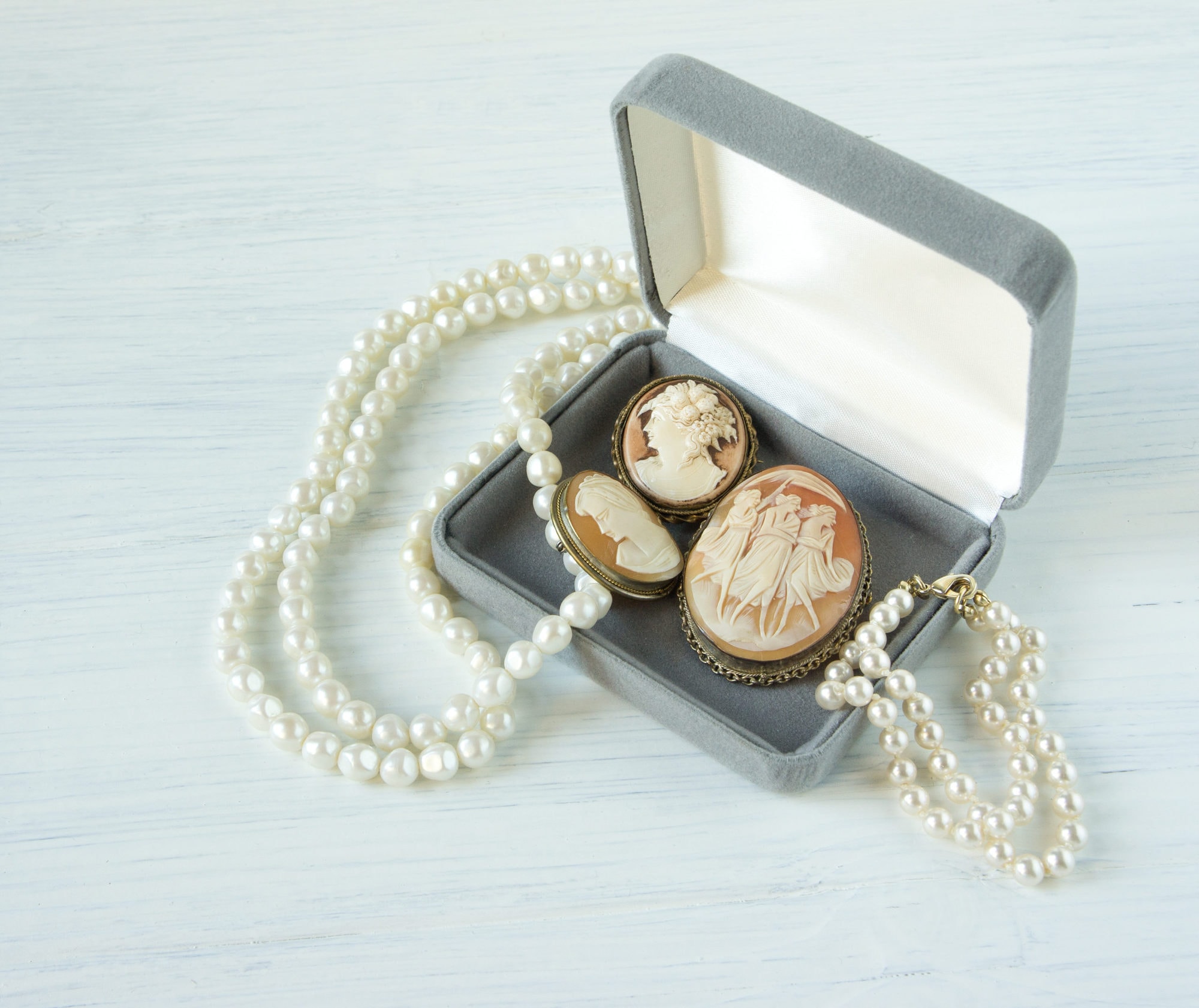 Three muses cameos