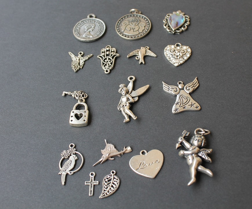 Types of charm bracelets