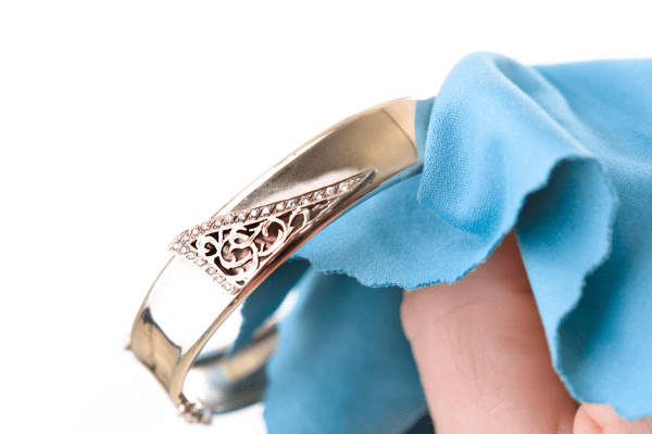 cloth for cleaning jewelry