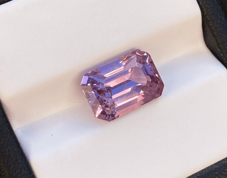 Spinel gemstone