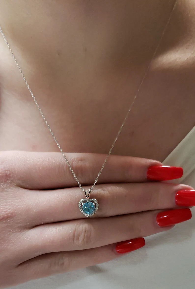 14Kt Gold Blue Topaz Necklace