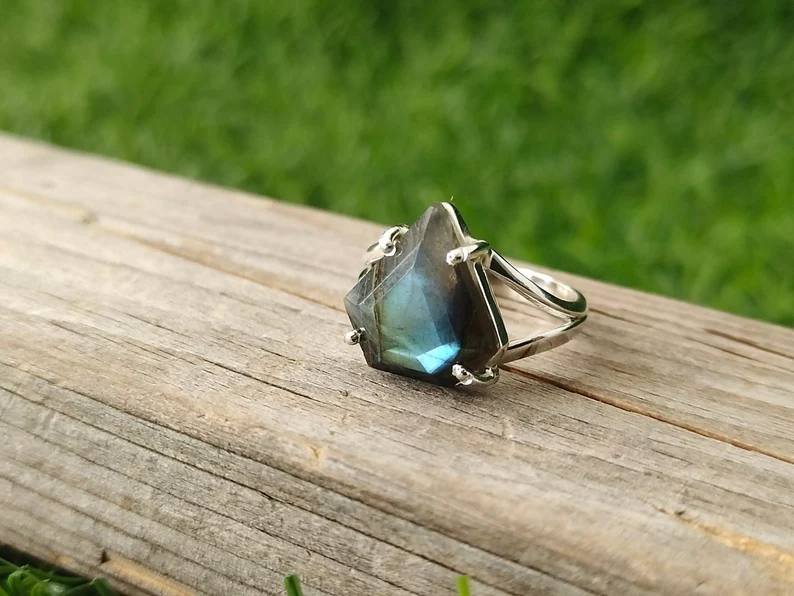 Labradorite ring 