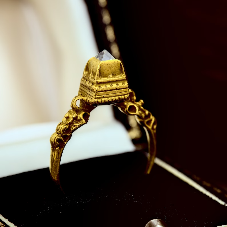 Point cut natural diamond ring