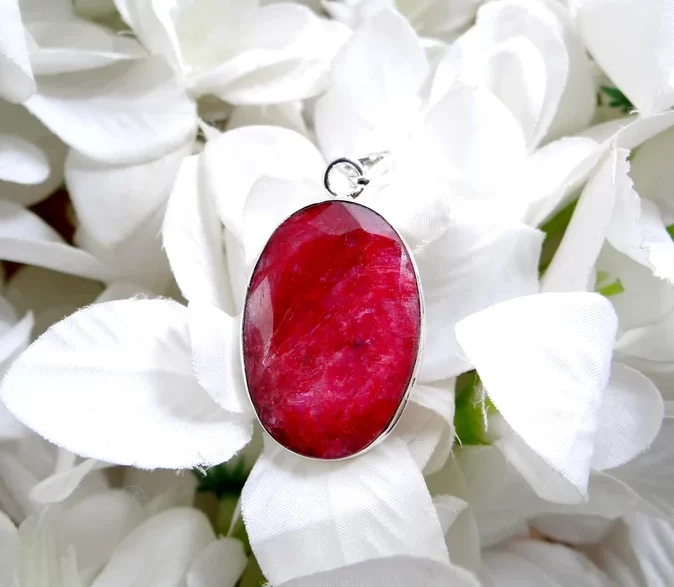 Red beryl pendant