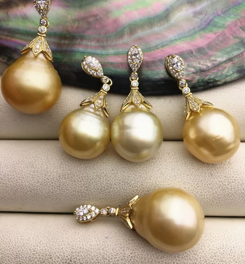South sea pearl pendant